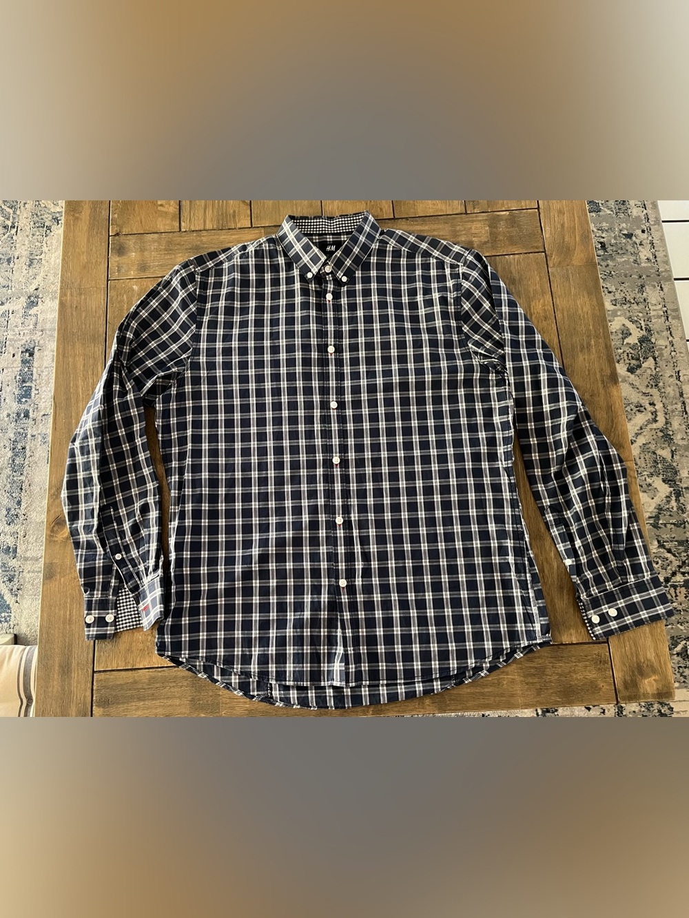 H&M Navy and White Plaid Button-Down Shirt size L